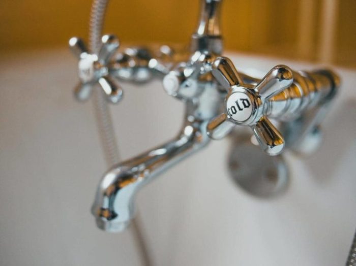 How long does it take for rustoleum to dry