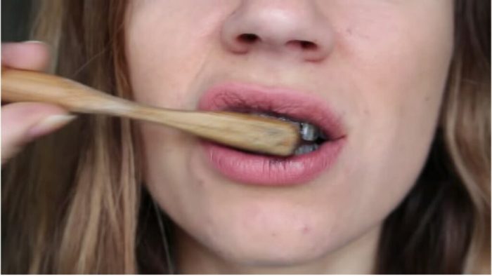 How to remove coffee stains from teeth naturally