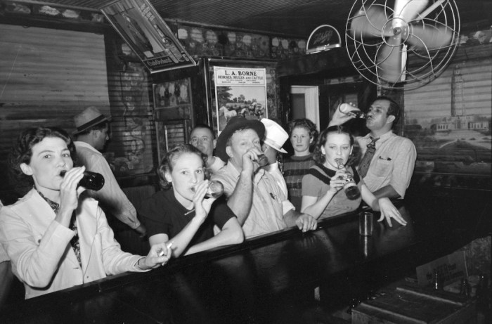 How to describe a old style bar